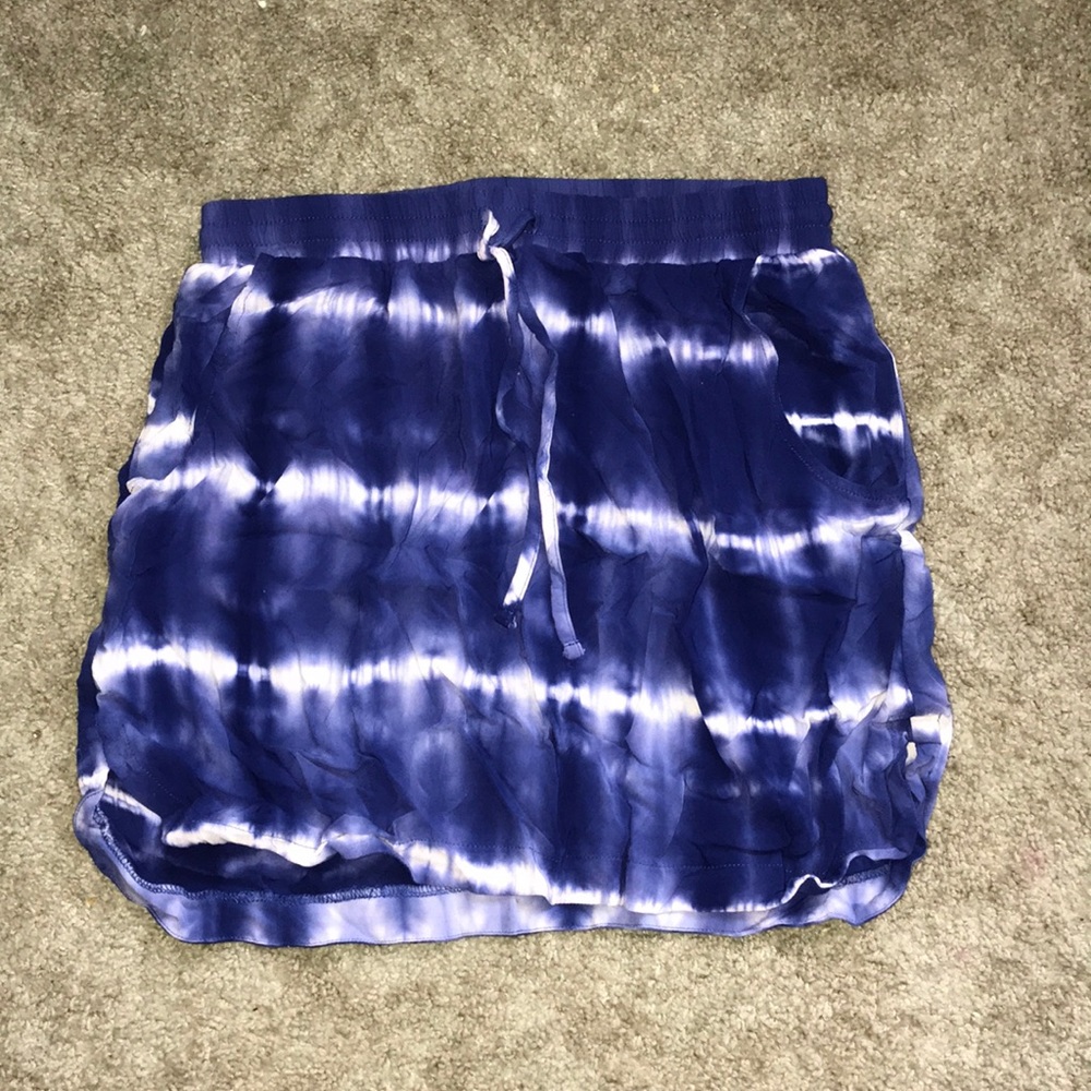 A  marble like skirt
